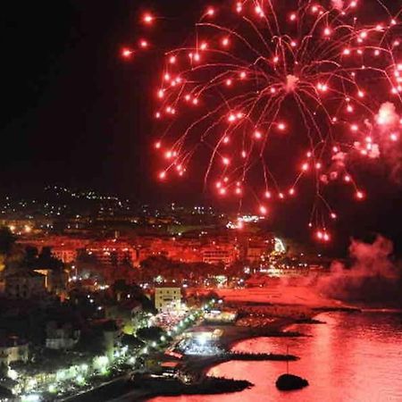 Appartamento Incantevole In Piazza Bresca, Sanremo Esterno foto